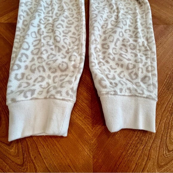 Old Navy Animal Print Pajama PJ Set. Women’s XS Cheetah Print - Picture 7 of 7